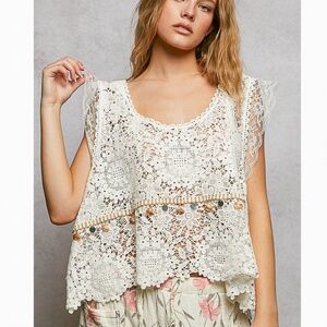 🎉 POL “ Izzy 2 ”  POL Sleeveless Crochet top with Lace Trim 56